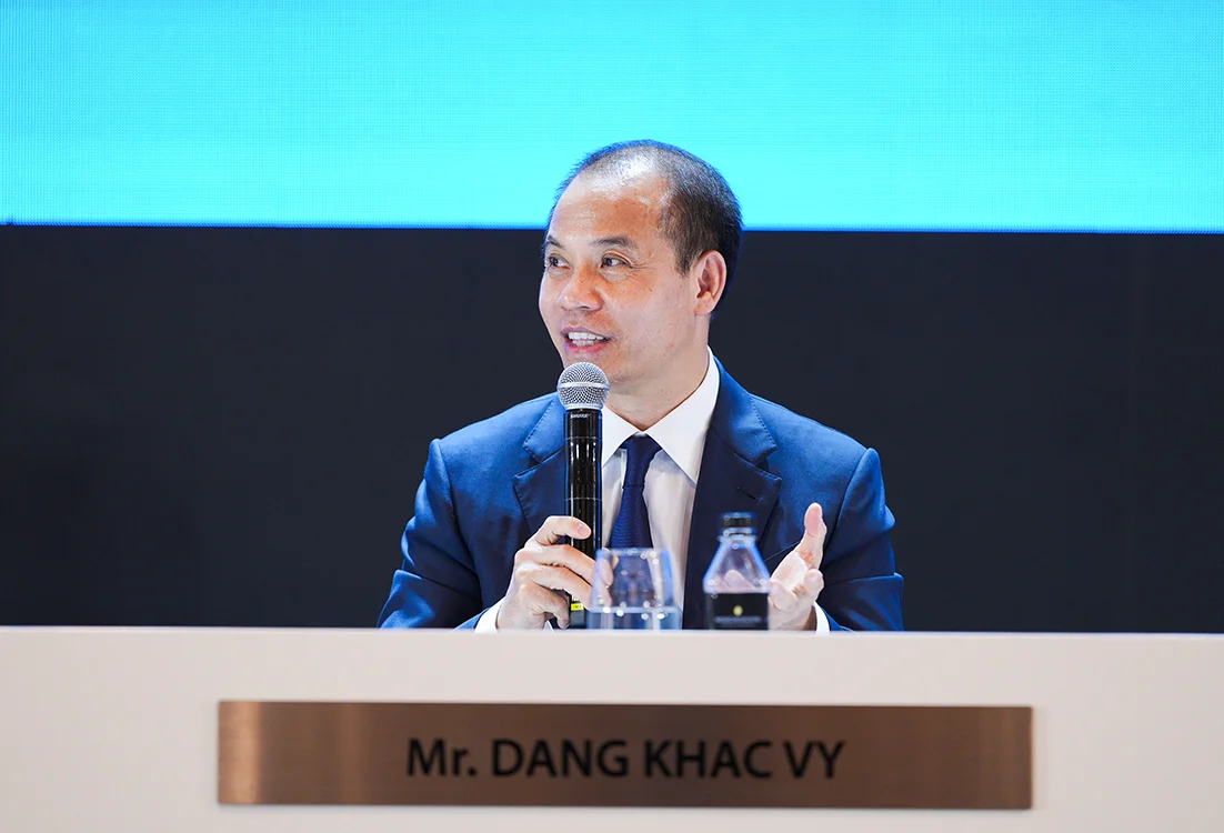 Doanh nhân Đặng Khắc Vỹ: 'Cắm cờ' trên đất ngoại, về nước dựng nhà băng