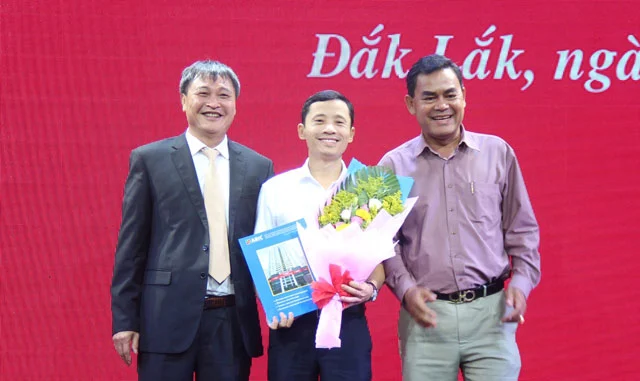 Công ty CP Bảo hiểm Ngân hàng Nông nghiệp chi nhánh Đắk Lắk ký kết Hợp đồng bảo hiểm vật nuôi