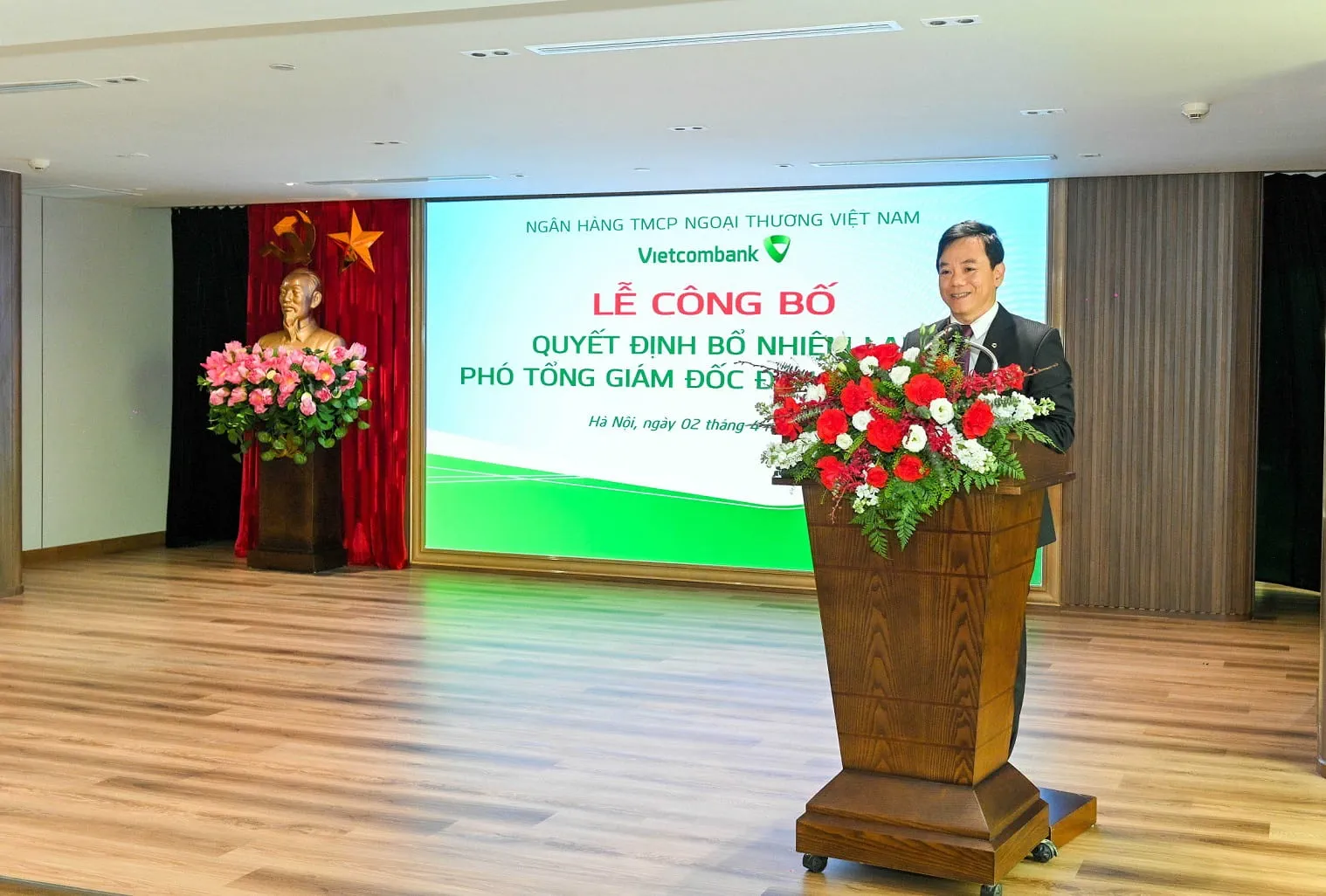 Vietcombank tổ chức lễ công bố quyết định bổ nhiệm lại Phó Tổng Giám đốc