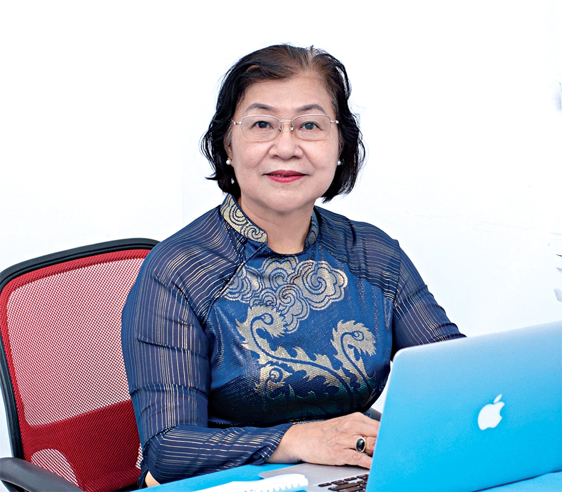 Bà Đặng Thị Ngọc Bích, Chủ tịch HĐQT Công ty CP Khai Minh, Hiệu trưởng Trường TH  – THCS – THPT Phan Chu Trinh: “Sản phẩm của chúng tôi là con người…”