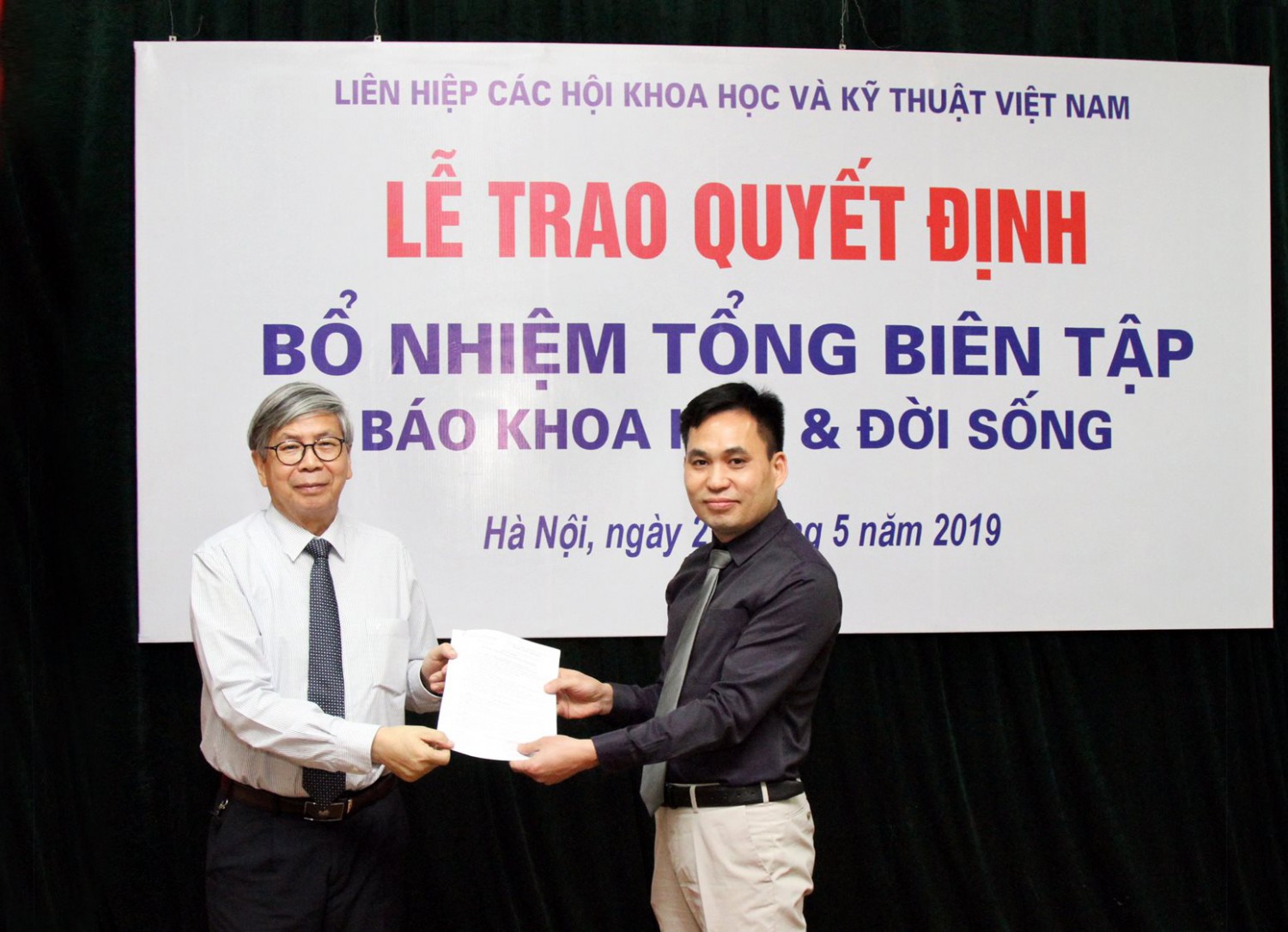 Nhà báo Đặng Vương Hạnh tri ân cuộc đời qua những trang viết