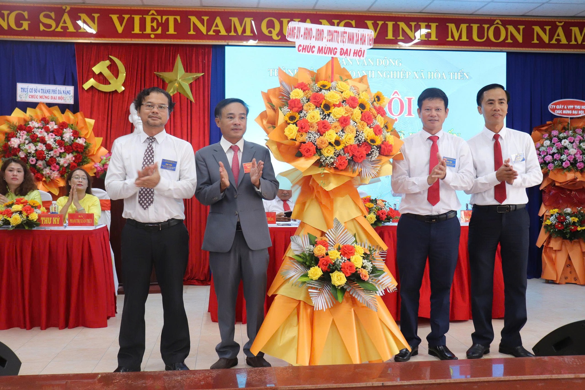 Ông Đặng Nam Hưng giữ chức Chủ tịch Hội Doanh nghiệp xã Hòa Tiến
