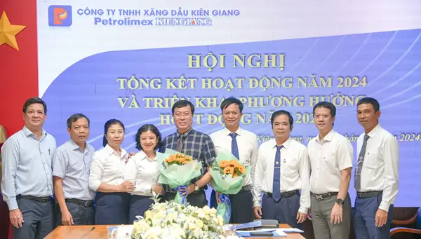 Lễ chuyển giao Chủ tịch HĐTV chuyên trách tại Công ty TNHH Xăng dầu Kiên Giang